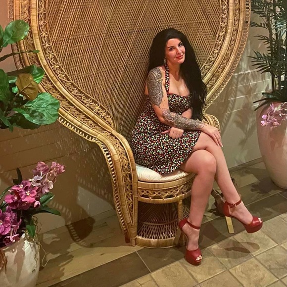 Meet your Posher, Abigail - Picture 1 of 6